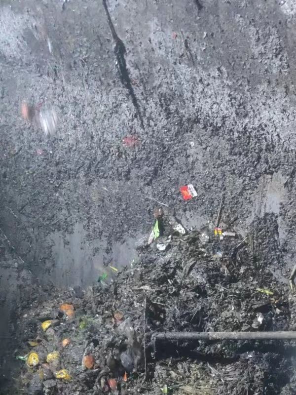 前海街道污水池清理